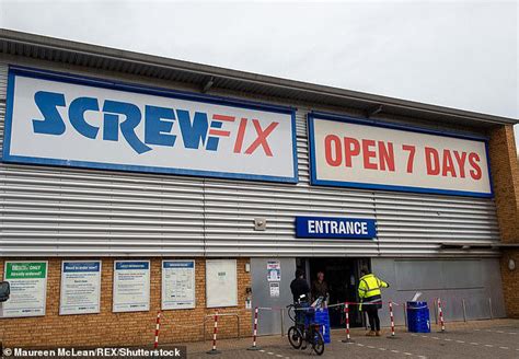 screwfix opening times today.